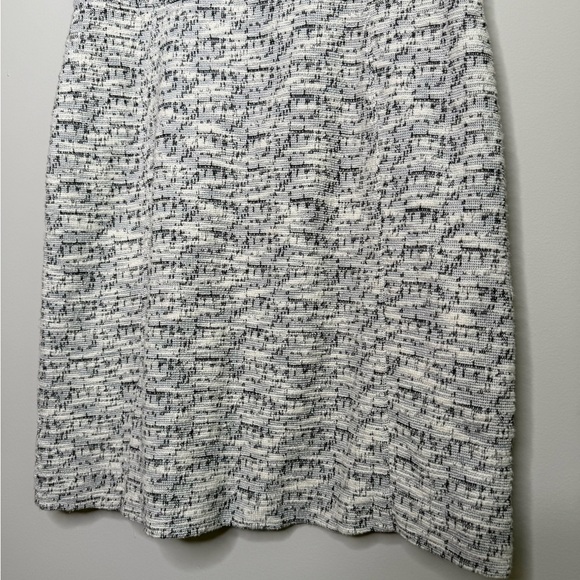 Elegant Black and White tweed Women's Dress - Picture 3 of 7